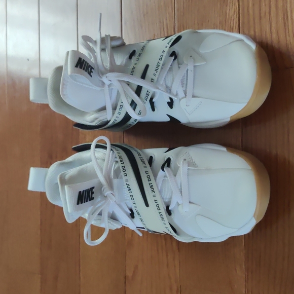 Trendy Nike girls sneakers - Picture 4 of 13